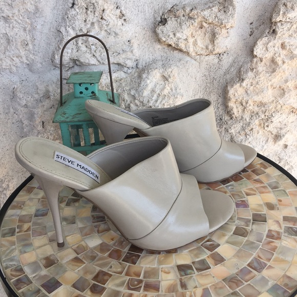 Steve Madden Shoes - Steve Madden heels in bone color